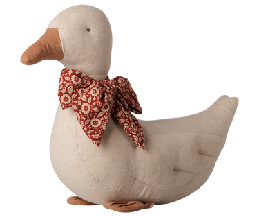 Duck with Bow, Sand