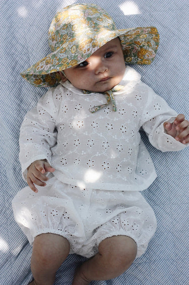 Vilja Set, Broderie Anglaise